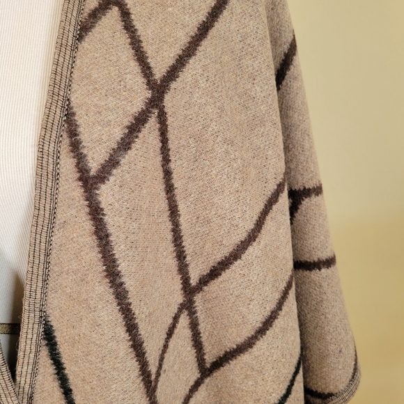 COPY - Here's a cape perfect for cooler Fall weather. - Picture 4 of 8